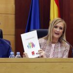 Fotografía facilitada por la Comunidad de Madrid de su presidenta, Cristina Cifuentes durante la reunión del Consejo de Gobierno