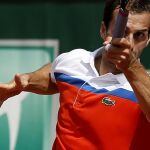 Albert Ramos Viñolas devuelve la bola al estadounidense Jack Sock