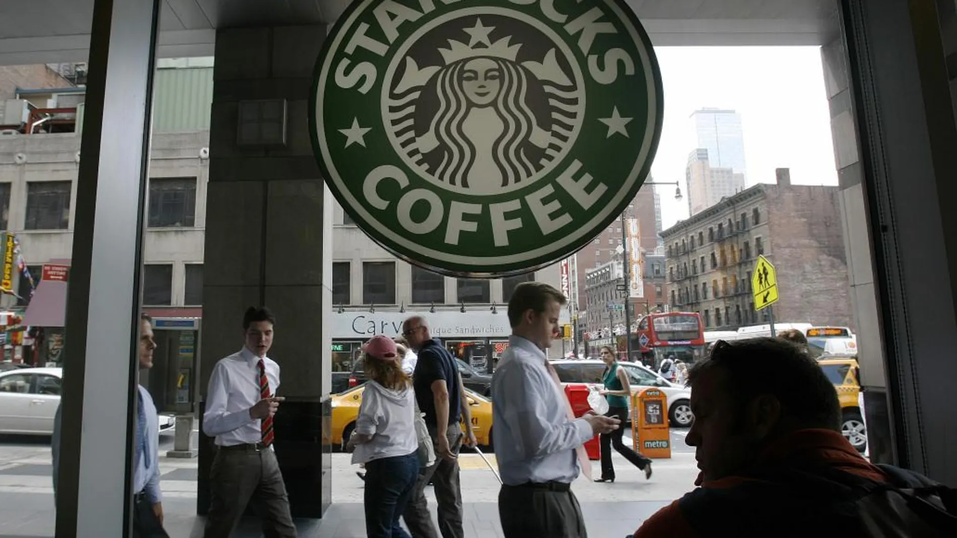 Bruselas exige a Fiat y Starbucks devolver hasta 30 millones de euros