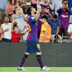 Messi celebra el primero de los goles que marcó al Alavés / Reuters