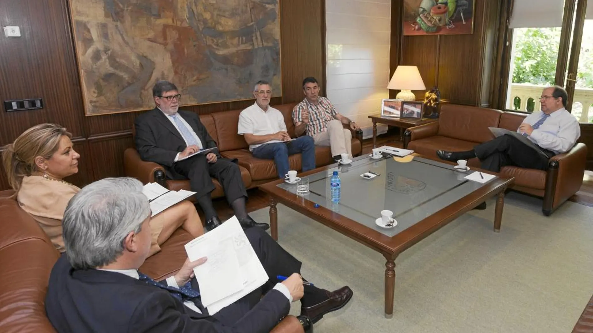 El presidente Herrera y Rosa Valdeón se reúnen con Aparicio, Hernández y Prieto, en el marco del Diálogo Social