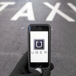 Uber no quiere restricción alguna en su competencia con el taxi
