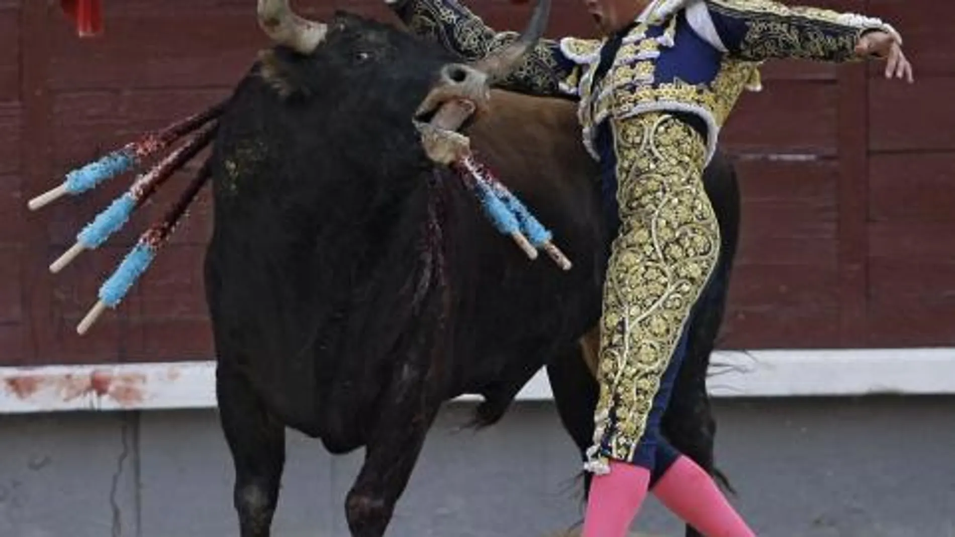 Manzanares hace lo mejor de la tarde en la feria de Granada