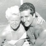 Lana Turner y Johnny Stompanato posan en Acapulco, en 1958