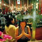Fieles en la catedral de Pekín de la Iglesia católica «patriótica»