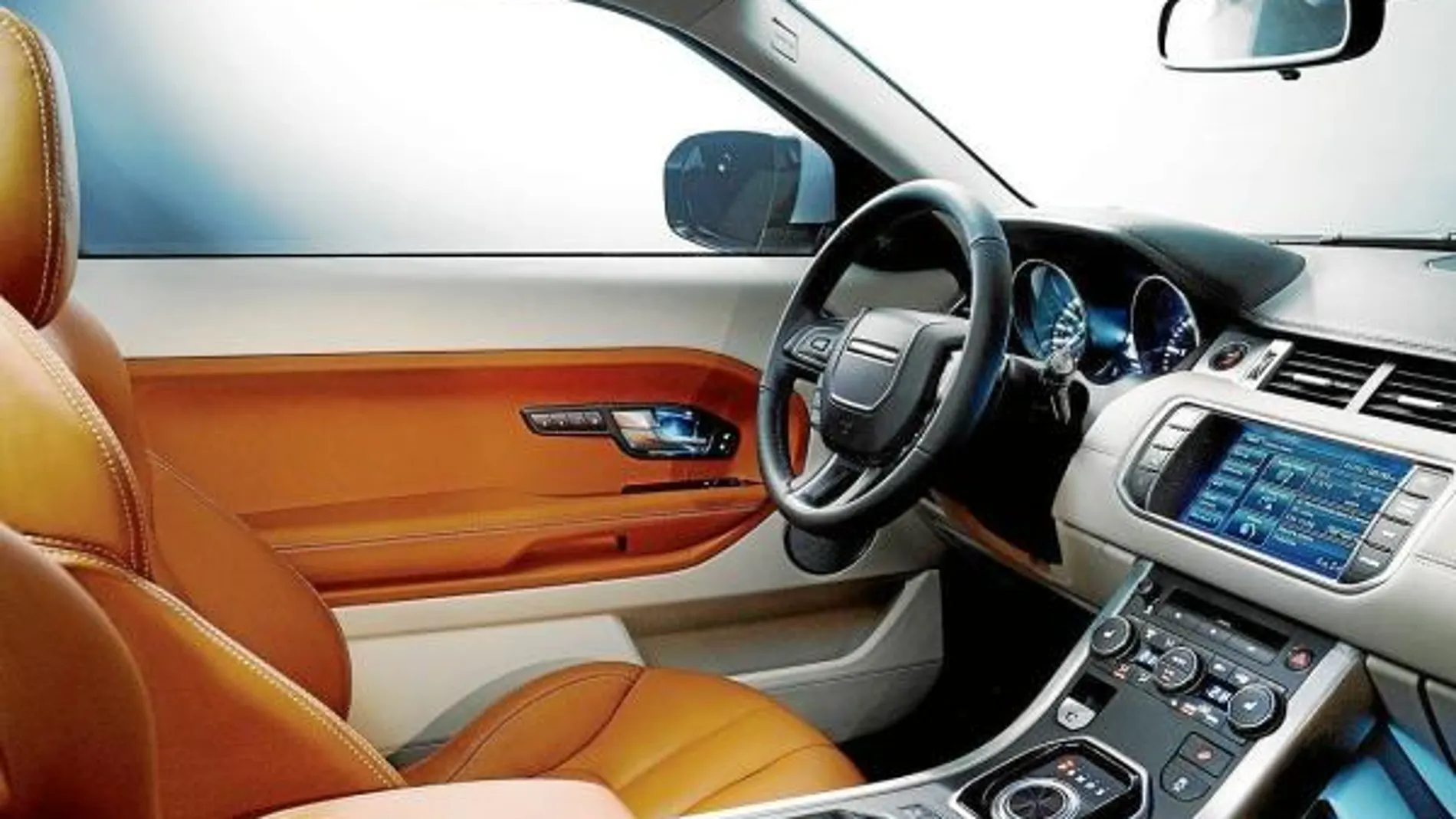 El interior del coche responde a la nueva tendencia de diseño que la marca incorporará en sus próximos modelos.