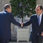Francois Hollande saluda al secretario general de la ONU, Ban Ki-moon.