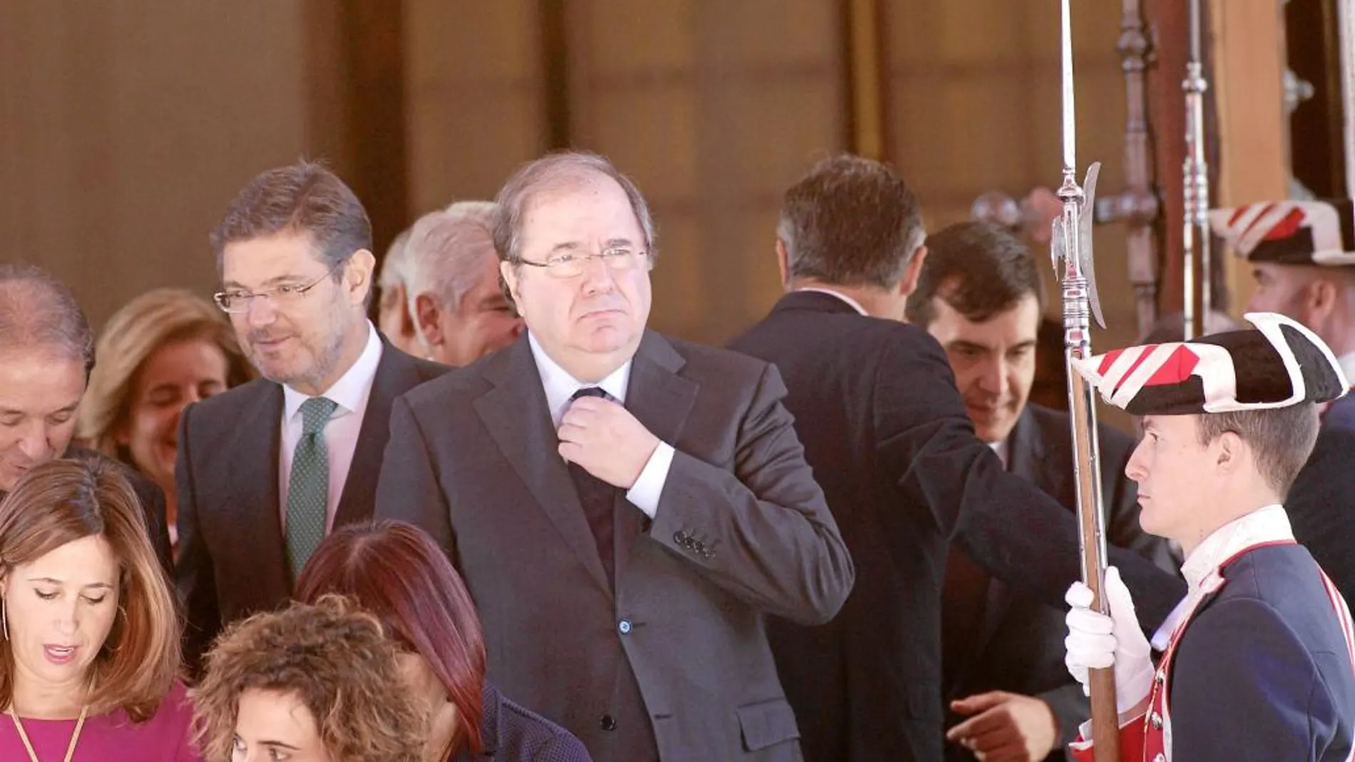 El presidente Juan Vicente Herrera a su salida del Congreso de los Diputados, tras la apertura de la XII legislatura