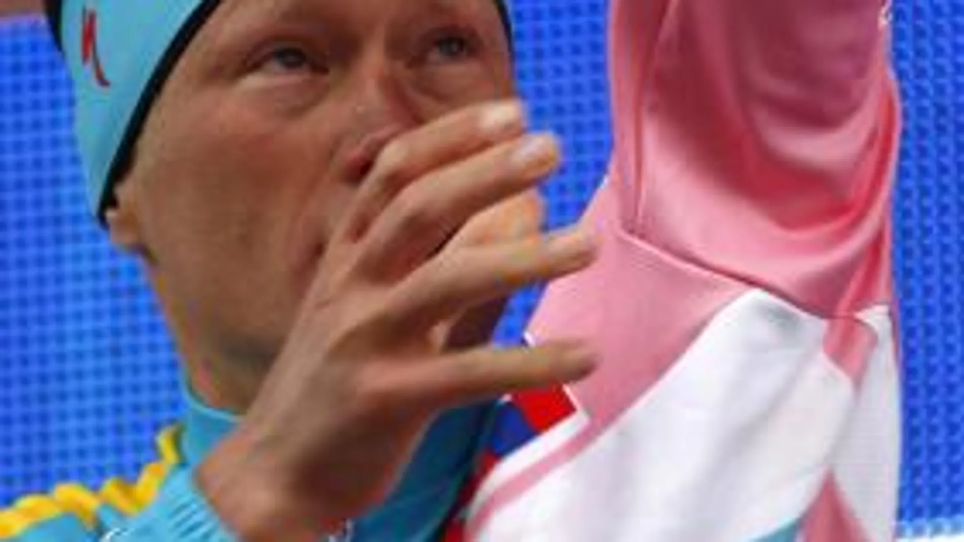 Vinokourov se mantiene líder del Giro