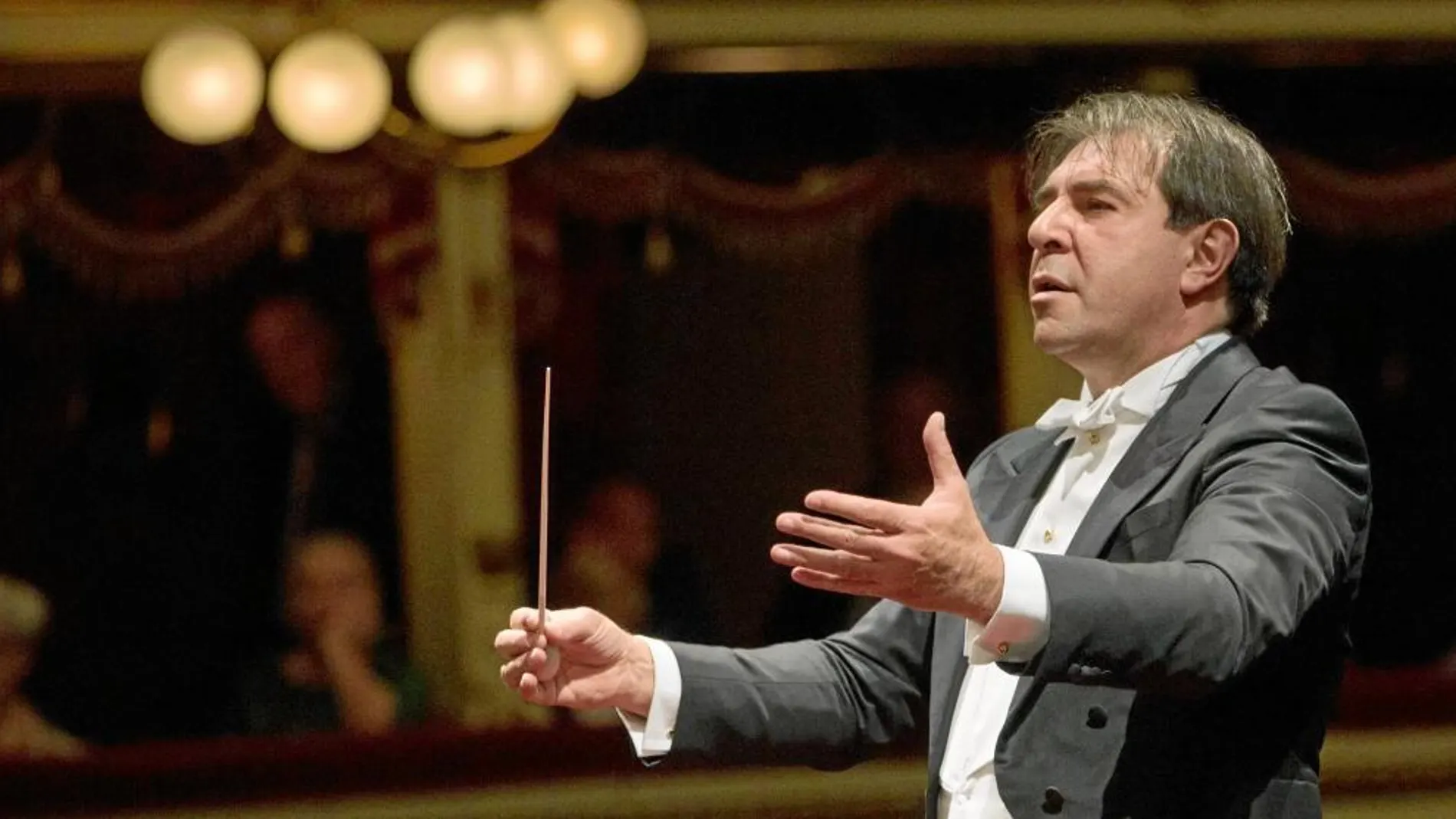 El maestro Daniele Gatti es uno de los más prestigiosos y reconocidos directores de orquesta