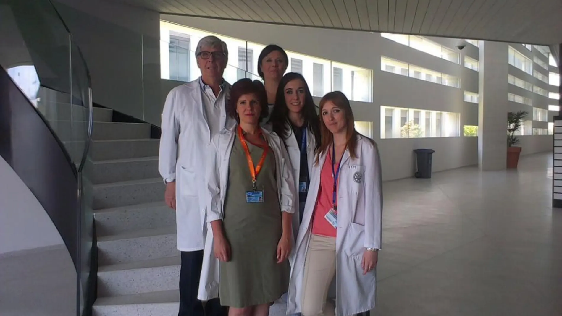 En la imagen, el equipo de científicos de la UGR que ha llevado a cabo esta investigación. De izquierda a derecha: Gerald Valenza Demet, Mª Paz Moreno, Marie Carmen Valenza, Irene Torres e Irene Cabrera.