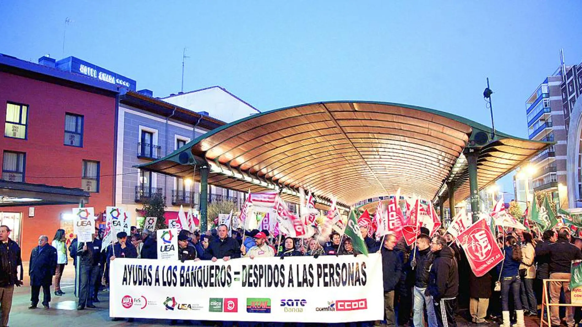 Cientos de trabajadores del sector bancario se manifestaron la pasada semana en Valladolid en defensa de sus empleos