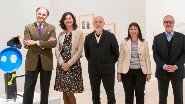 Los premiados, Guillermo de Osma, Carlos León y José María Lafuente junto a Elisa Durán, de «la Caixa» y Mercedes Basso, de la Fundación Arte y Mecenazgo