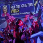 Clinton se impone a Sanders y confirma su papel de favorita