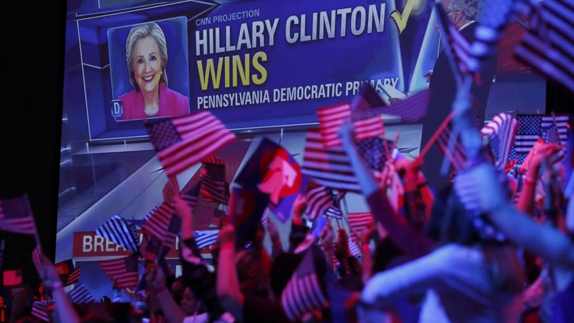 Clinton se impone a Sanders y confirma su papel de favorita