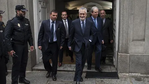 Salida del expresidente de la Junta de Andalucía José Antonio Griñan del Tribunal Supremo