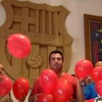 Peña del Barça en Utrera (Sevilla) con globos rojos