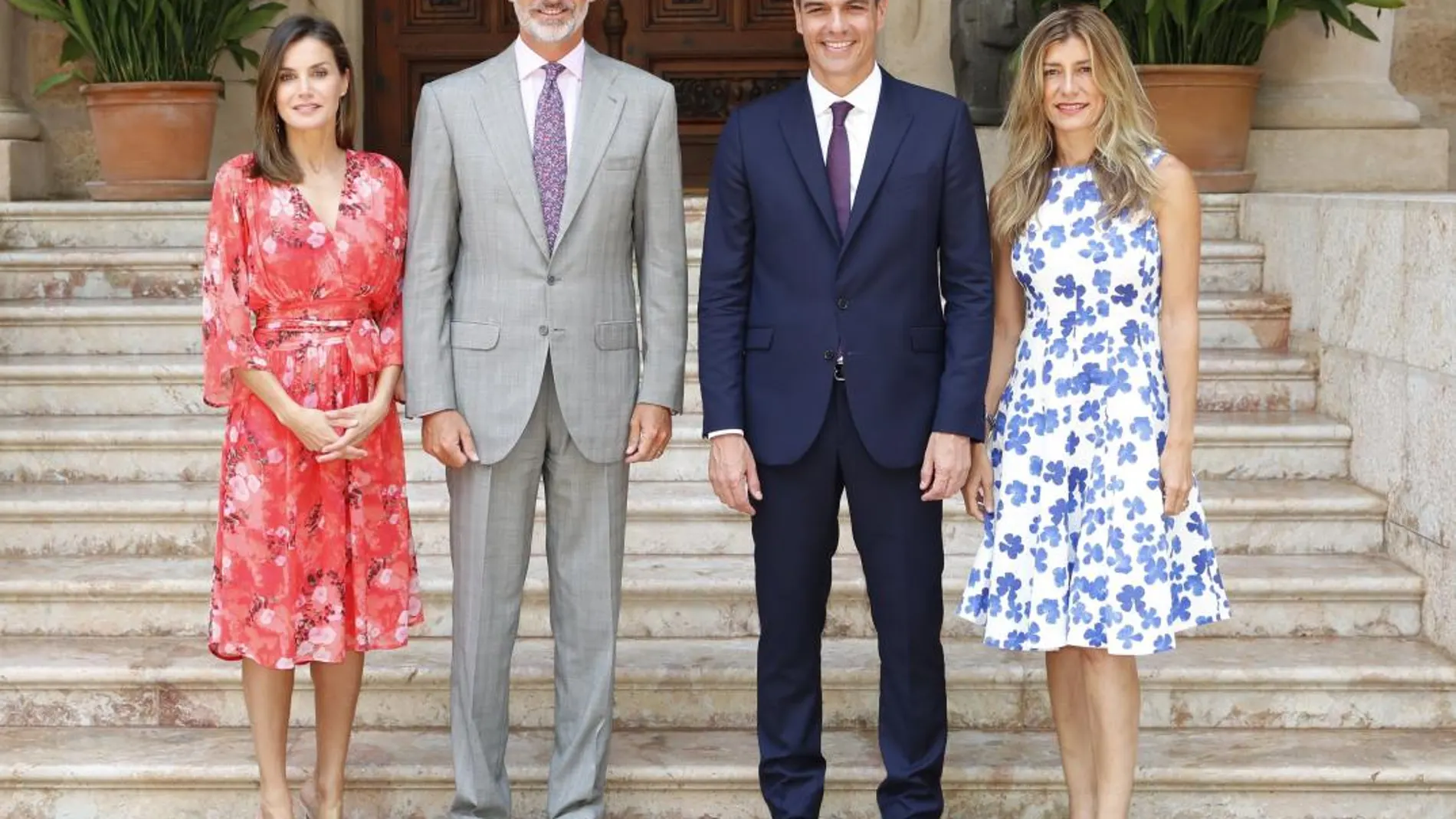 Los Reyes, con el presidente del Gobierno y su mujer, Begoña Gómez