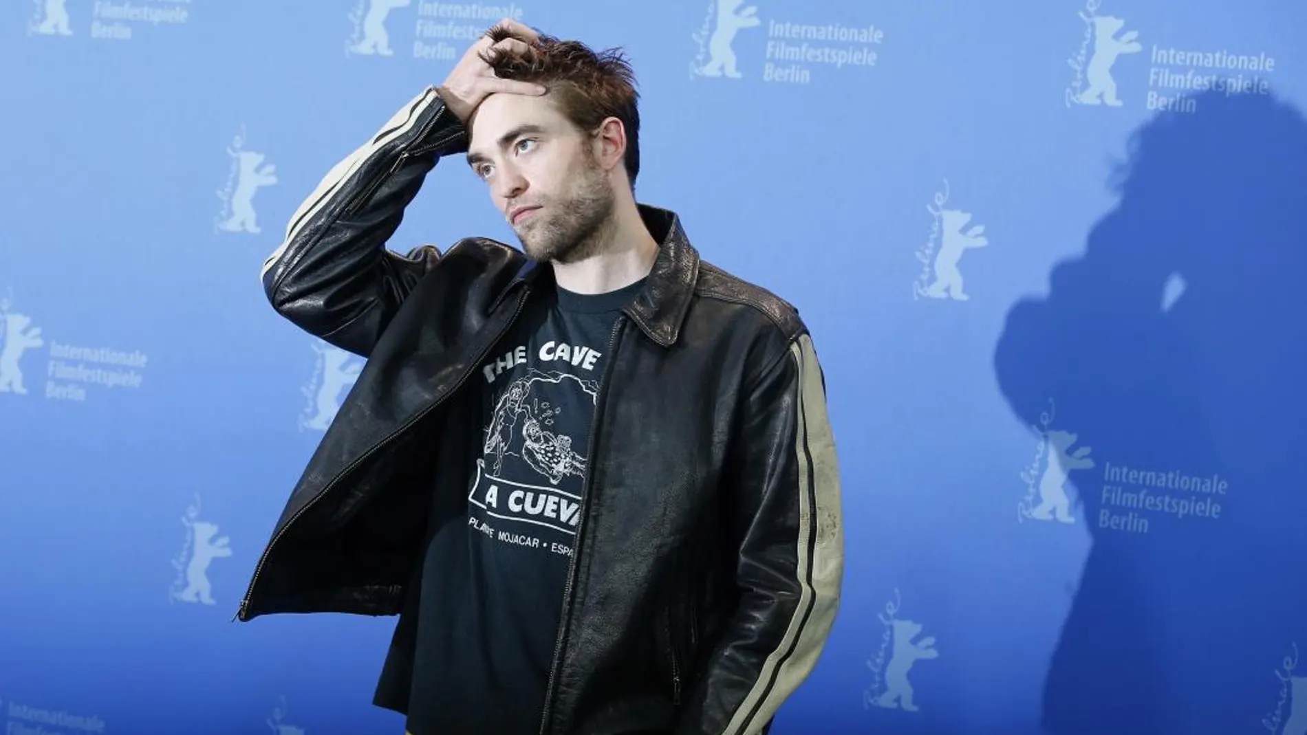 Robert Pattinson durante un momento de la rueda de Prensa en Berlín