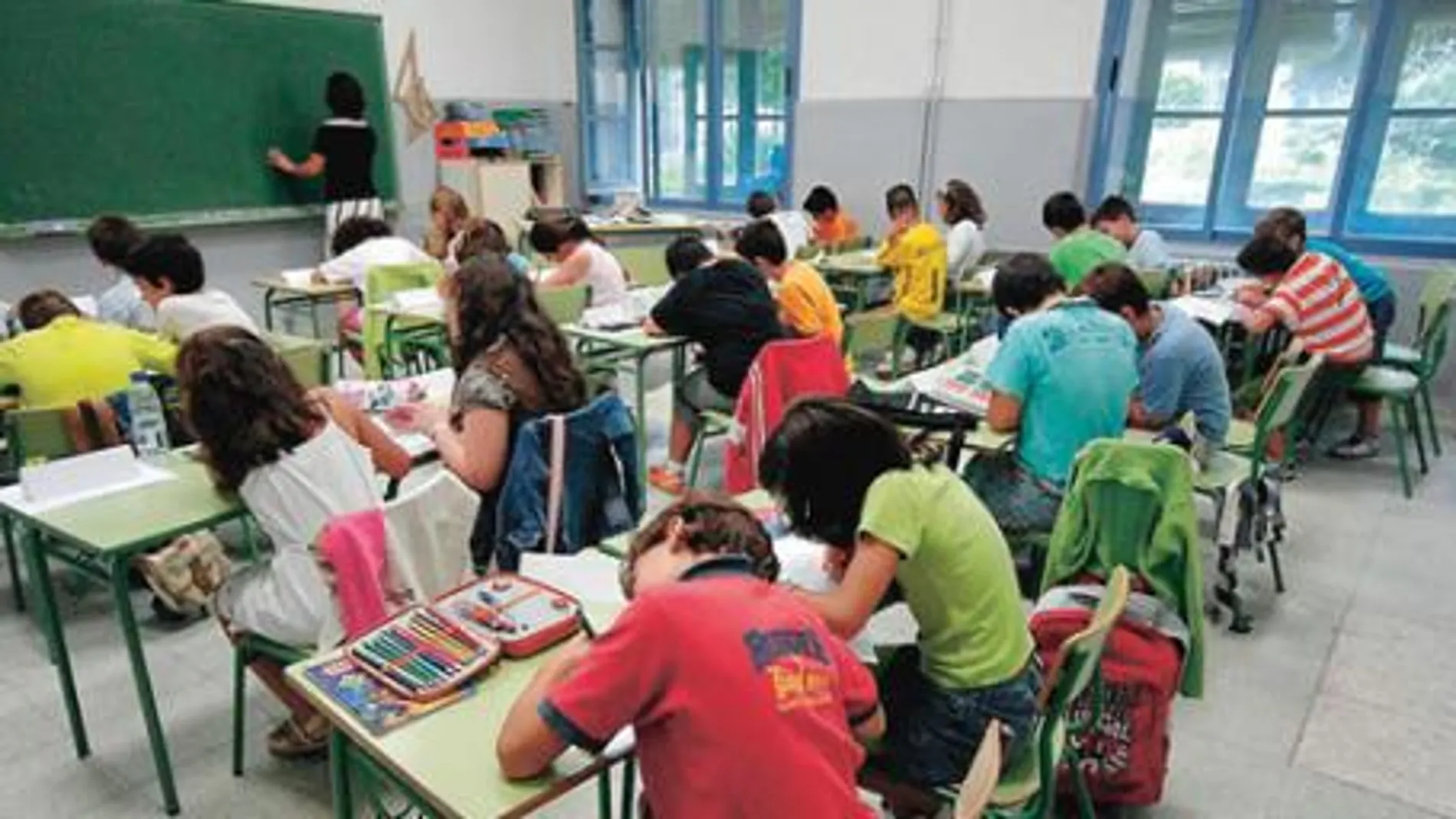 Luz verde de PSC CiU y ERC a la ley que blinda el catalán en las aulas