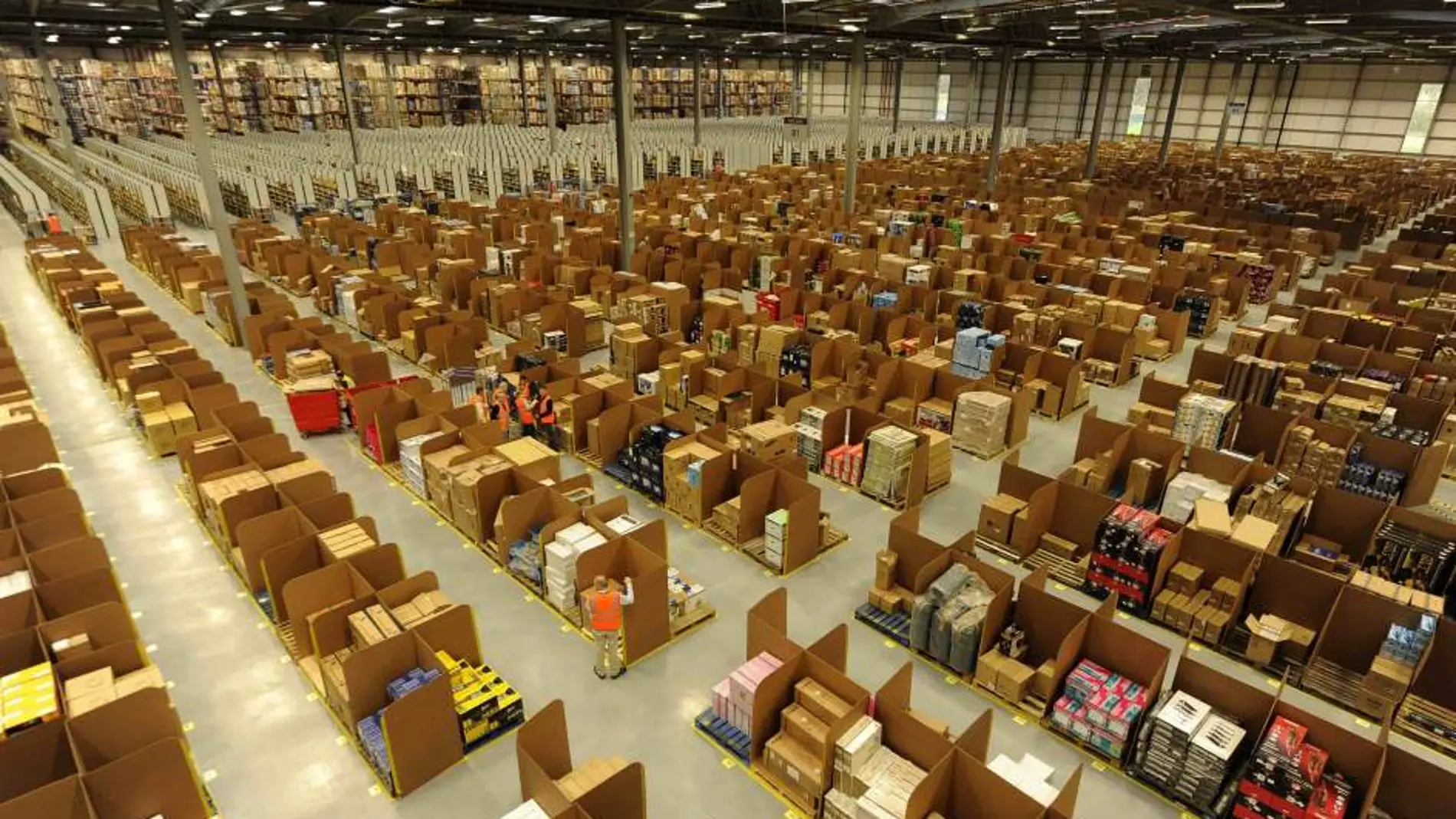 Amazon consigue un beneficio de 596 millones en 2015