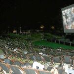 2.000 hamacas cubren el parque para ver la cinta en una pantalla de 300 metro cuadrados
