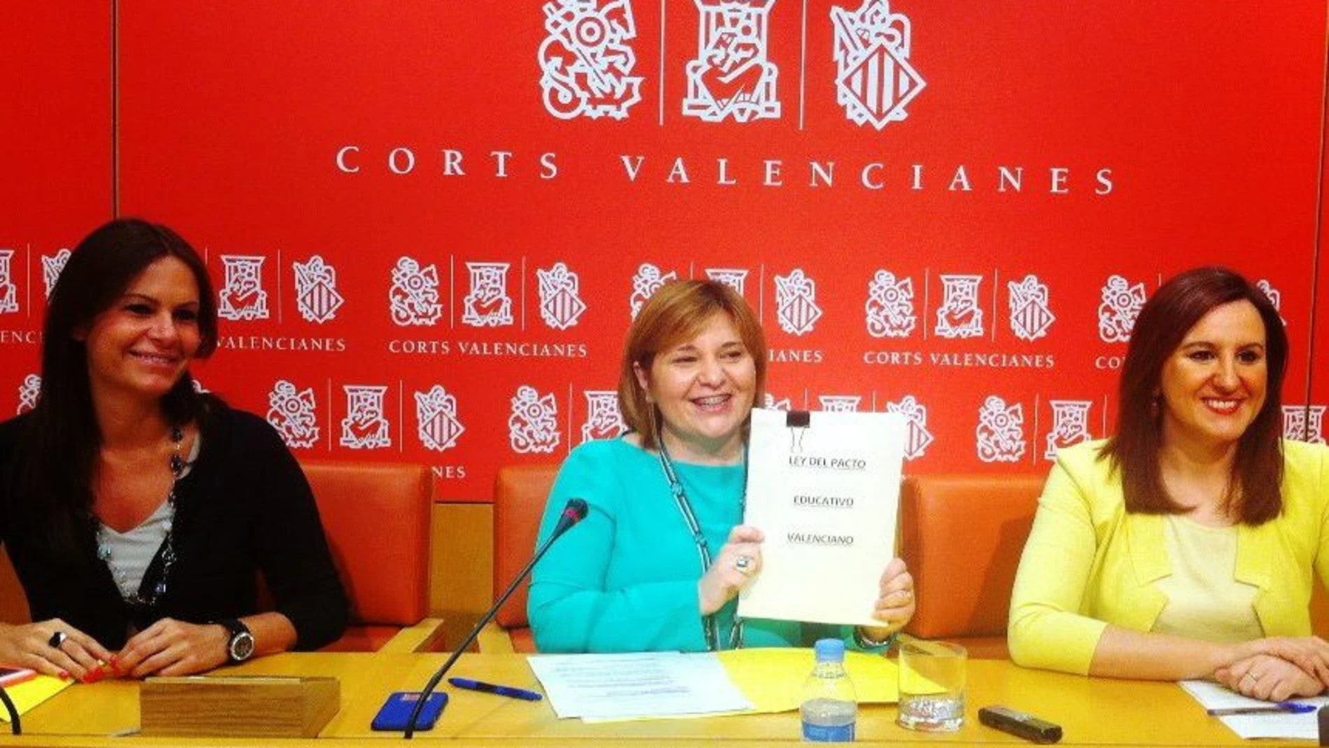 La síndica del grupo popular en Les Corts, Isabel Bonig, ayer durante la rueda de prensa