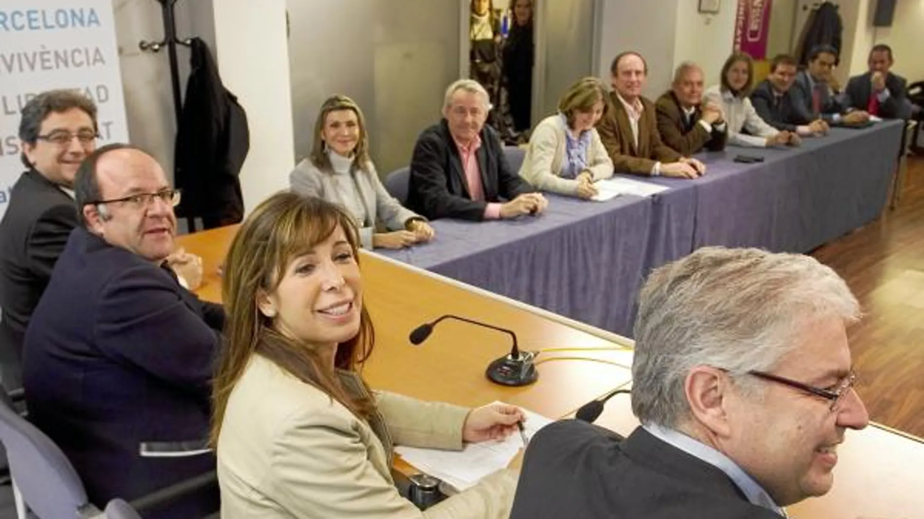Sánchez-Camacho reunió ayer por primera vez a los 18 diputados del PP