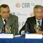 El director de la CAM, Roberto Lóez, junto a su presidente, Modesto Crespo