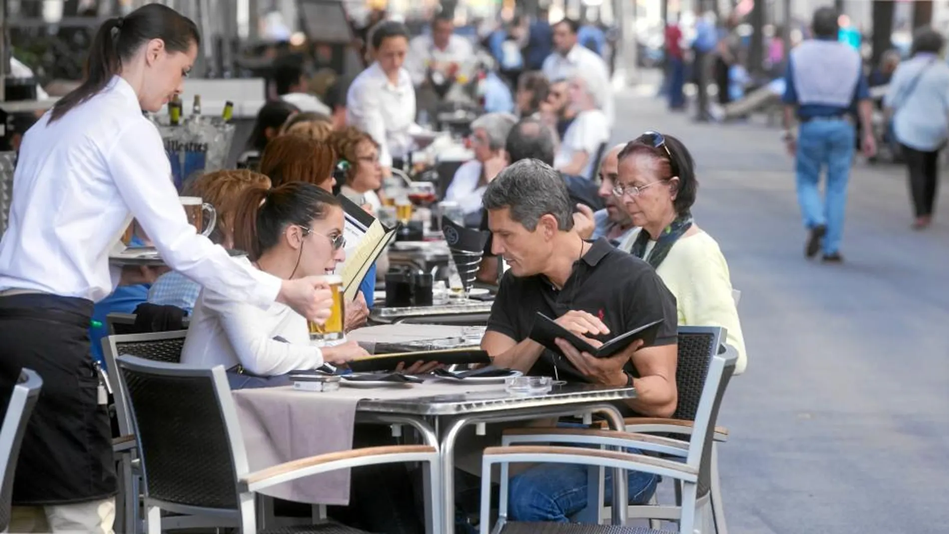 Los comerciantes de la Diagonal piden a Colau una respuesta sobre las terrazas