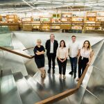 De izda. a dcha., Mira Bernabéu y Miriam Lozano, Dora García y el coleccionista Carlos Rosón, los nuevos galardonados con los premios Arte y Mecenazgo 2018