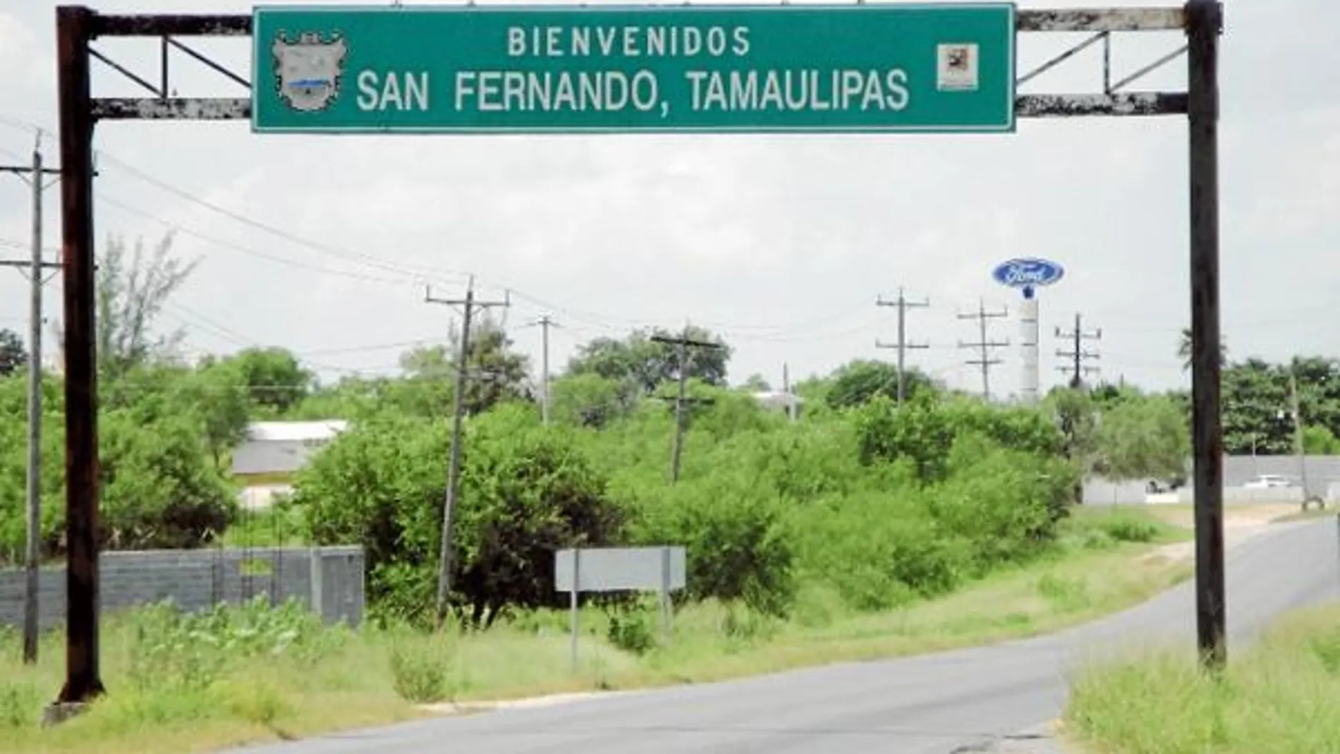 Imagen de archivo que muestra la entrada a San Fernando, donde el Ejército encontró ayer los 72 cadáveres