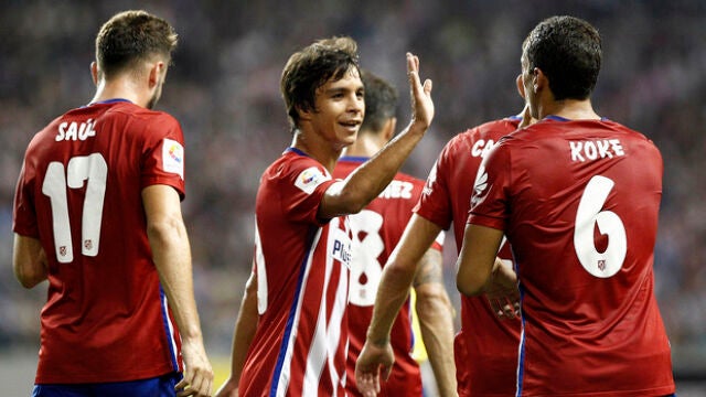 Oliver felicita a Koke, tras el gol del «6»