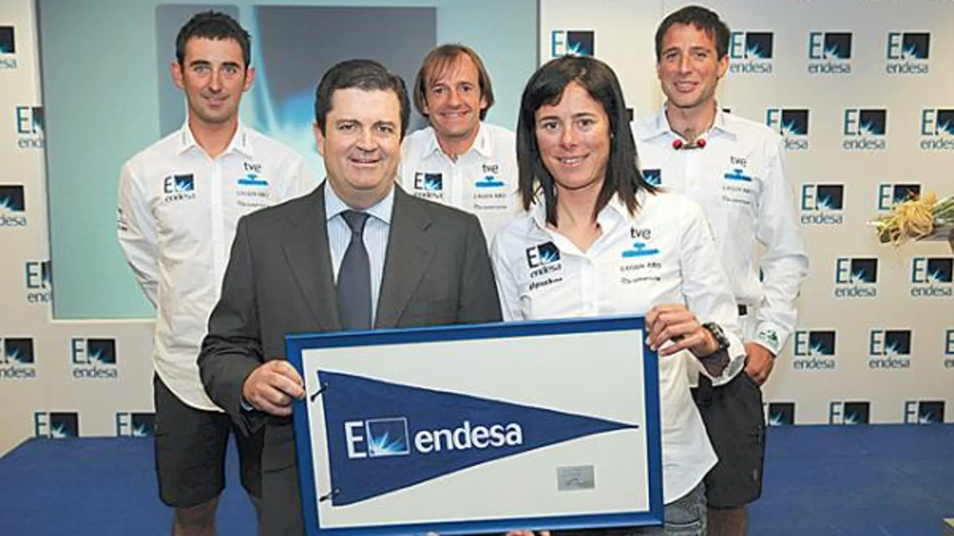 Endesa recibe a Edurne Pasabán tras sus «14 ocho miles»