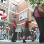 Alumnos del colegio Obispo Perelló, uno de los centros afectados por el virus A/H1N1 en Madrid