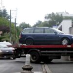 La Policía retira el coche de Asier