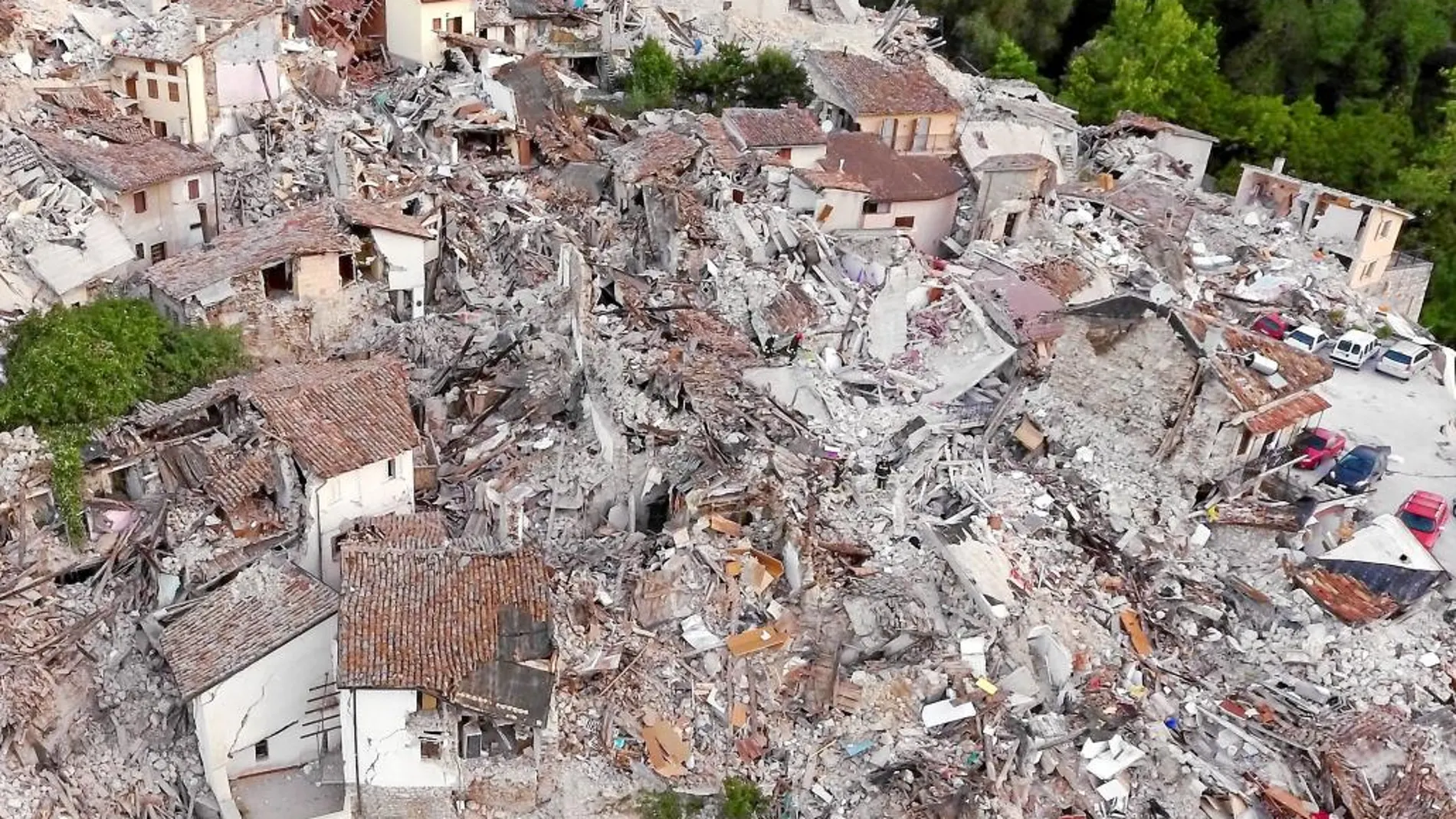 La pequeña localidad de Pescara del Tronto es la viva imagen de la destrucción que ha provocado el terremoto de 6,2 magnitud.