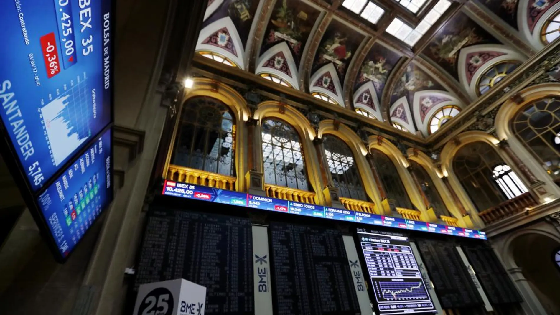 Paneles informativos de la Bolsa de Madrid