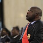 Gbagbo juró el cargo antes que su rival