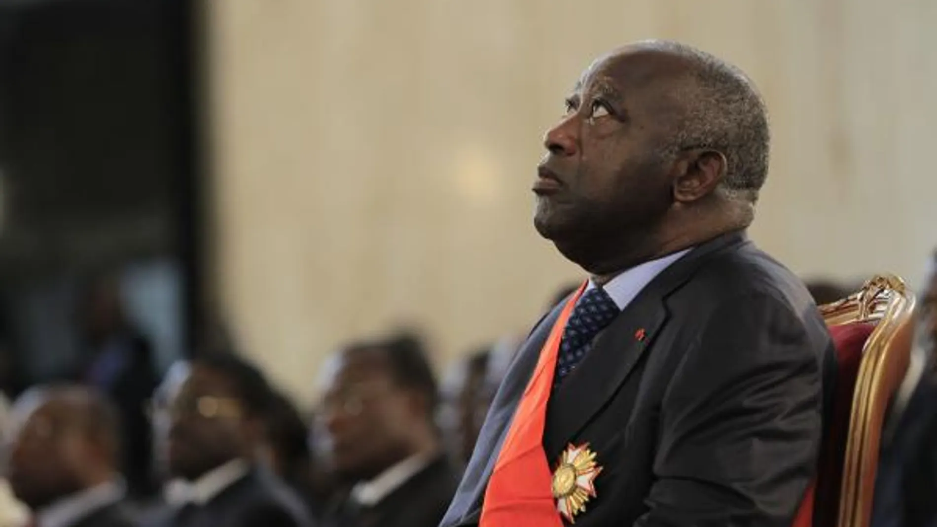 Gbagbo juró el cargo antes que su rival