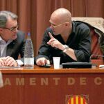 Curso político. A falta de que comiencen las sesiones parlamentarias, los diputados electos ya han comenzado a entregar en el registro de la cámara catalana las credenciales que les acreditan como diputados electos.