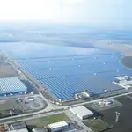  Más de cien campos de fútbol de potencia solar