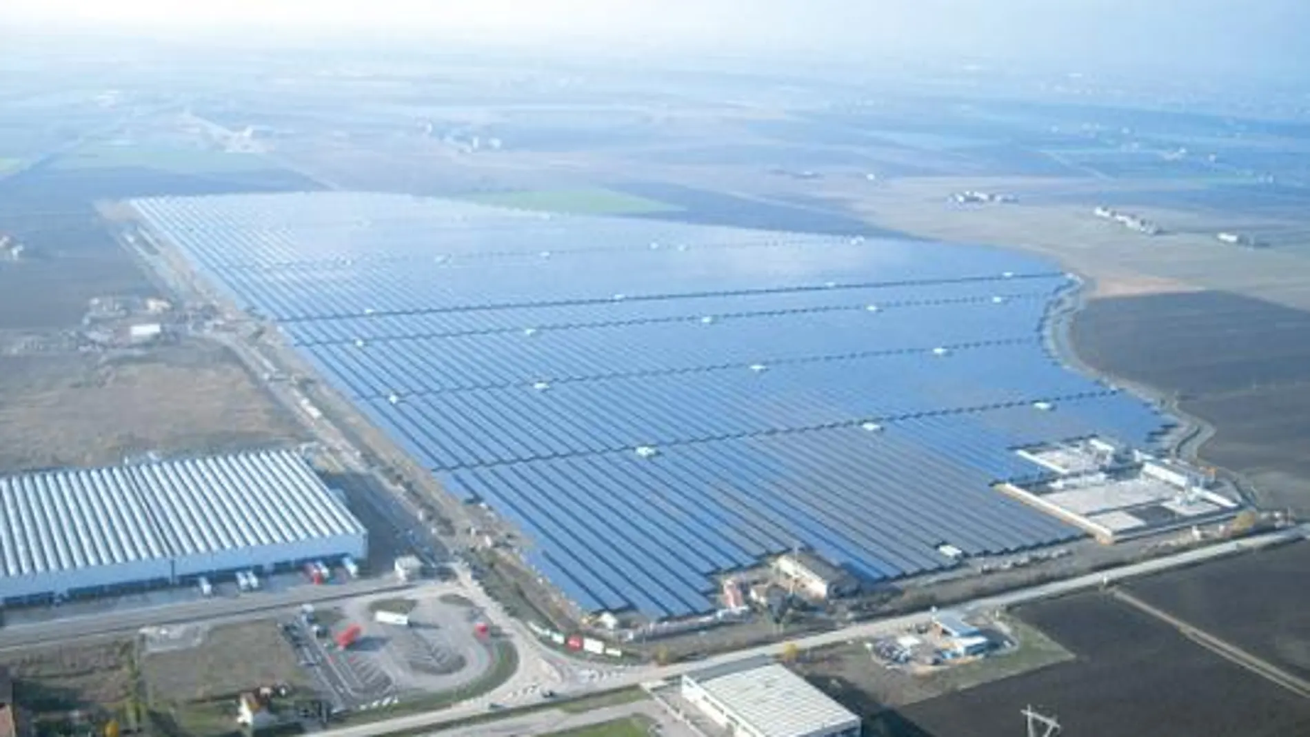 Más de cien campos de fútbol de potencia solar