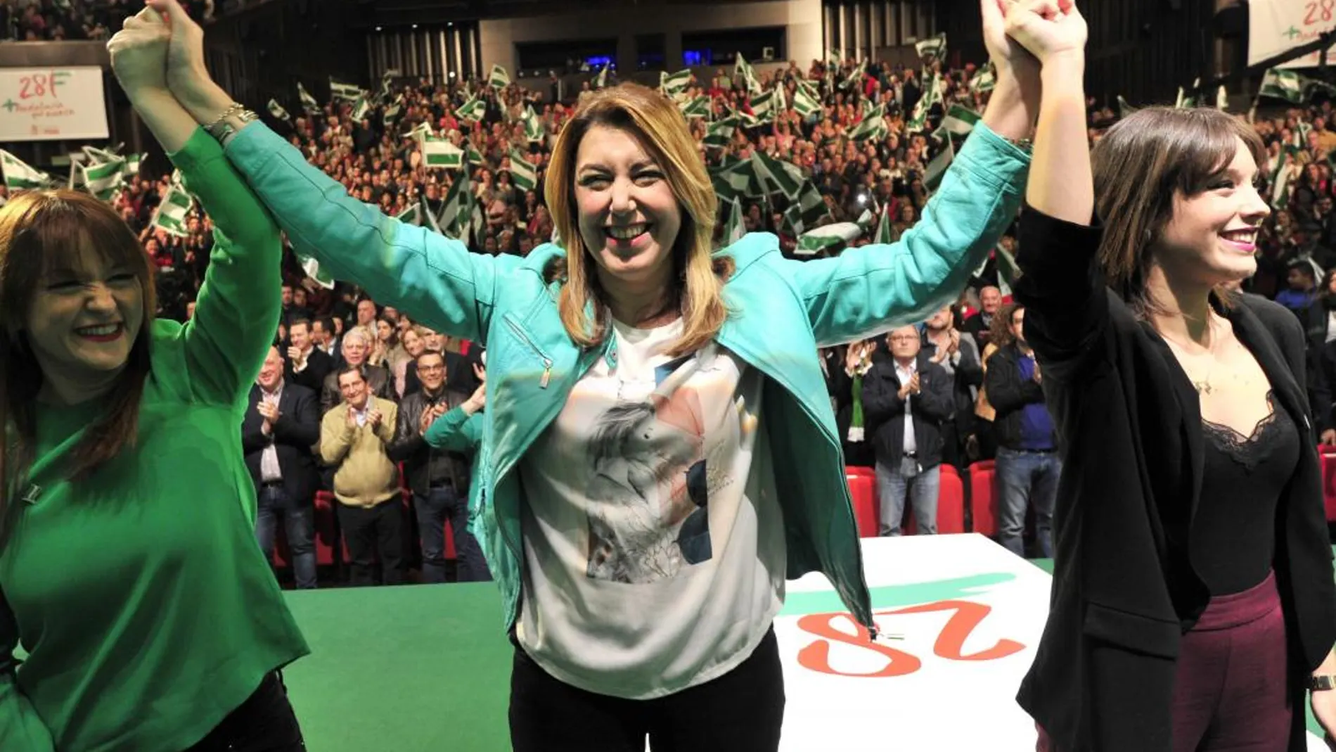 Susana Díaz ante los 2.050 asistentes (otros 1.500 la vieron en salas anexas) del auditorio Cartuja Center