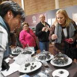 Miles de personas se acercaban ayer a la primera jornada de «Mercatrufas» que concluye hoy en Soria