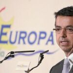 El director de la RTVA, Pablo Carrasco, durante su intervención ayer en el Foro Tribuna Abierta en Sevilla