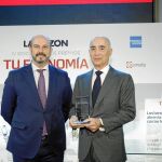 El vicepresidente de la Comunidad de Madrid fue el encargado de entregar el Premio Tu Economía a la Mejor Trayectoria Empresarial al presidente de Ferrovial, Rafael del Pino