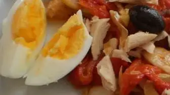 Bonito en escabeche con huevo duro