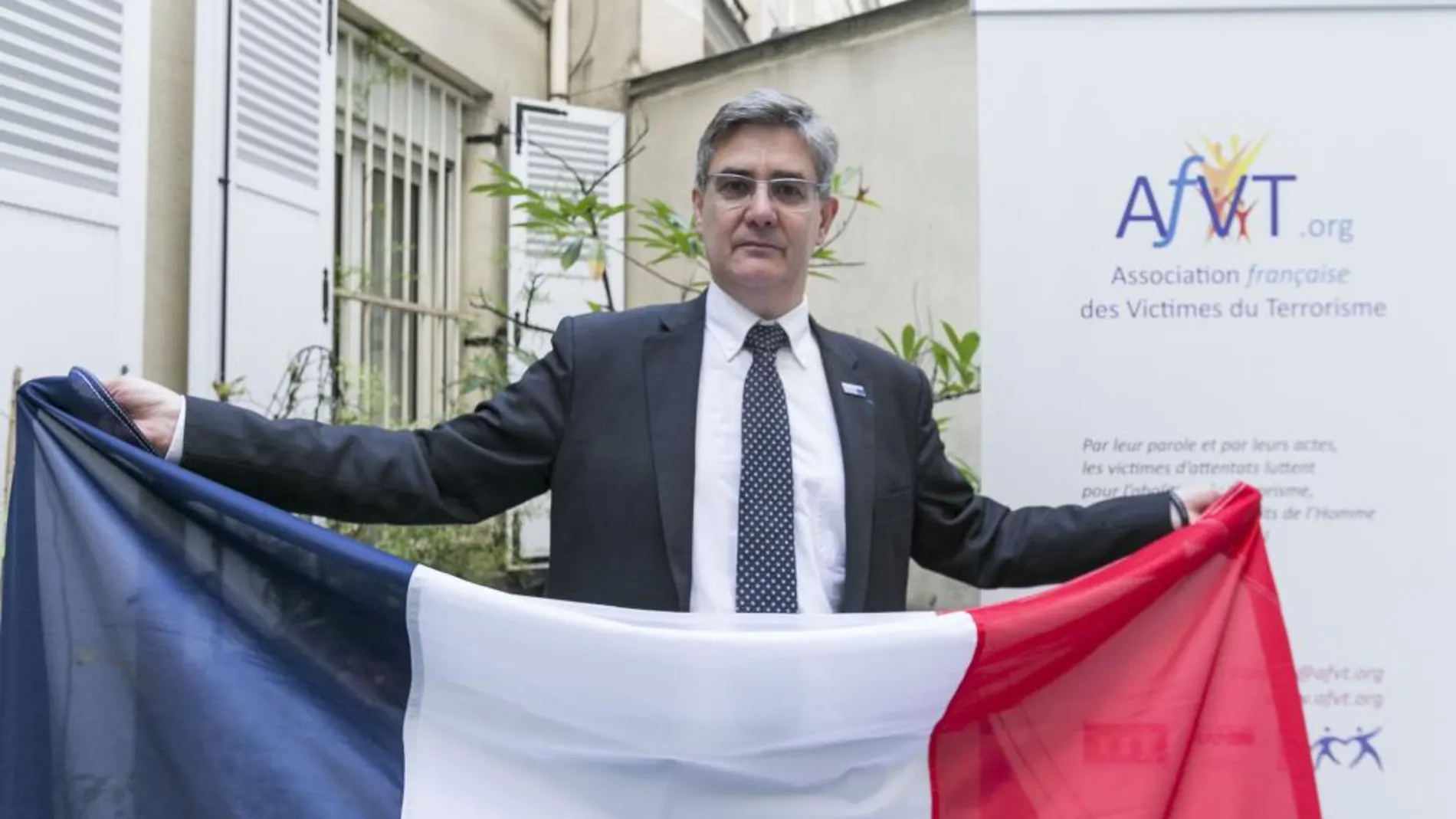 El director de la AFVT cree que la sociedad francesa ya se está recuperando y que los terroristas «nunca nos podrán ganar»