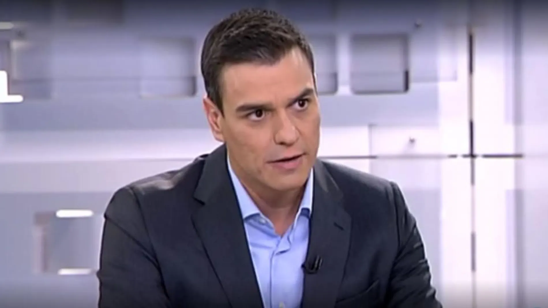 Pedro Sánchez, durante la entrevista que concedió en Telecinco en 2015.